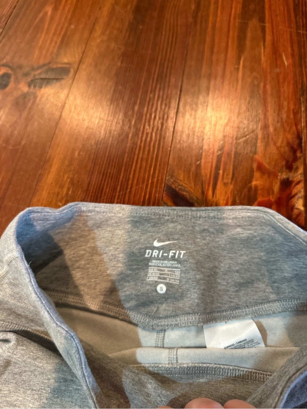 Nike Gray short Capri Leggings with 'Just Do It' Print - Picture 4 of 5